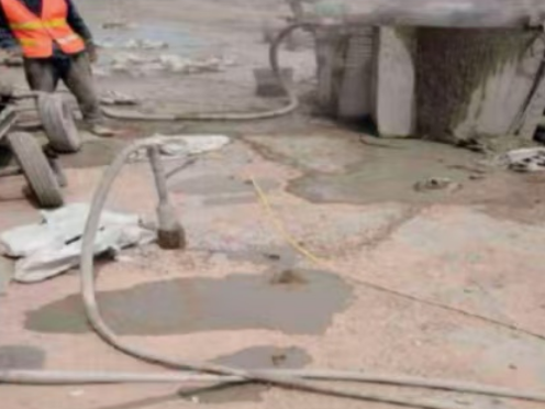 靖西水泥混凝土路面板底注浆技术 路面脱空注浆整治方案