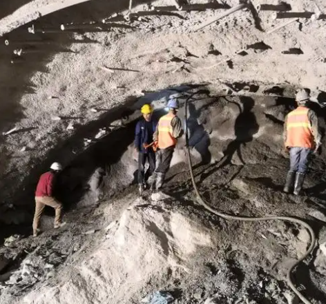 靖西拱顶带模注浆料的施工流程及注意事项